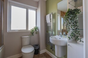 Sèche-cheveux, serviettes fournies