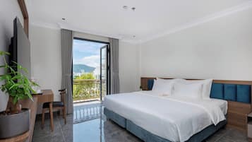 Senior Double or Twin Room | Premium bedding, pillowtop beds, minibar, desk