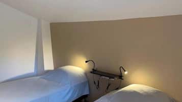 2 bedrooms, iron/ironing board, free WiFi