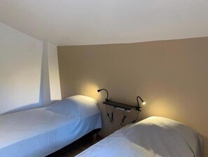2 bedrooms, iron/ironing board, free WiFi