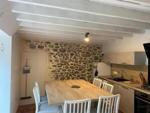 Fridge, oven, stovetop, dishwasher - Gîte du Cady (Casteil)