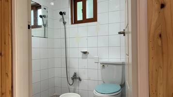 Basic Room | Bathroom