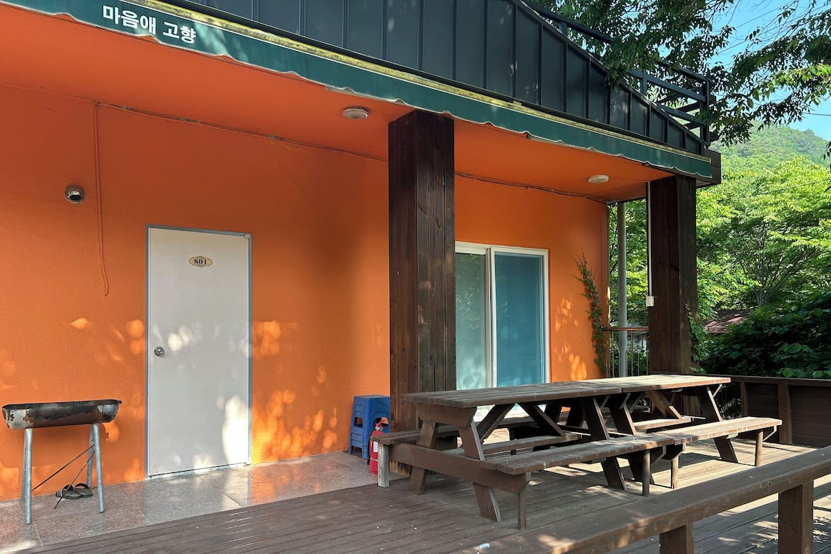 Eenvoudige kamer, 1 slaapkamer | Beddengoed