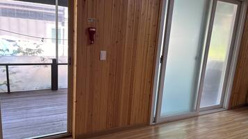 Basic Room | Bed sheets