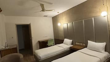 Deluxe Double or Twin Room, City View | Desk, free WiFi
