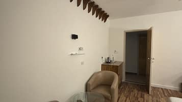 Deluxe Double or Twin Room, City View | Desk, free WiFi
