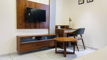 Habitación ejecutiva | Escritorio, espacio para trabajar con laptop y wifi gratis