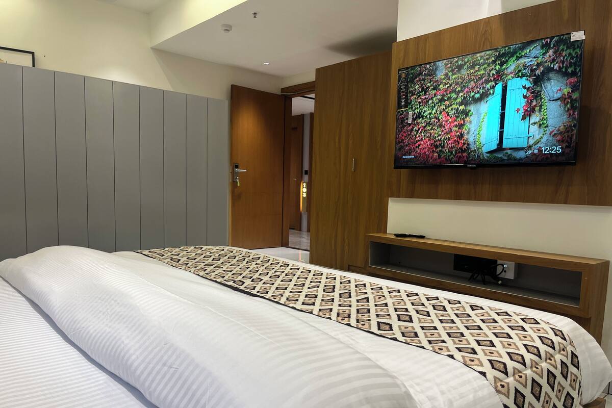 Premium Room | Meja, ruang kerja komputer riba, Wi-fi percuma, cadar katil 
