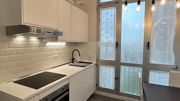 Fridge, microwave, oven, stovetop