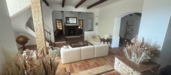 Lovely Mas provençal on the route de Pagnol. Sleeps 10/12.