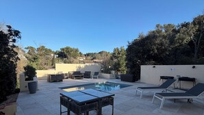 Terrace/patio - Lovely Mas provençal on the route de Pagnol. Sleeps 10/12. (Marseille)