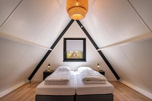 3 bedrooms, travel crib, WiFi