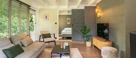 3 makuuhuonetta, vauvan matkasänky, Wi-Fi