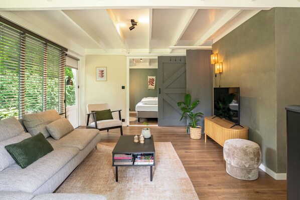 3 عدّة غرف نوم وسرير سفر وواي فاي