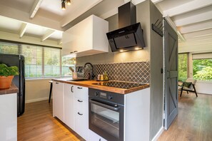 كرسي للأطفال، مائدة طعام