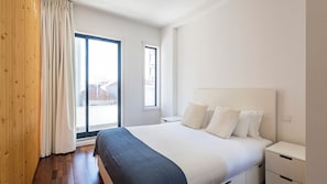 Standard Studio, Balcony | Iron/ironing board, free WiFi, bed sheets - Sena 27 by LovelyStay (Porto)