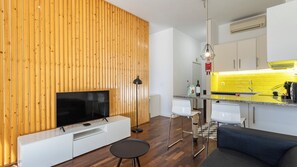 Studio Standard, balcon | Coin séjour | TV connectée de 1 pouces avec chaînes par câble