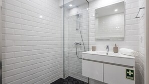 Standard-Studio, Balkon | Badezimmer