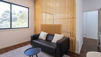 Standard Studio | Living area | 1-inch Smart TV with cable channels