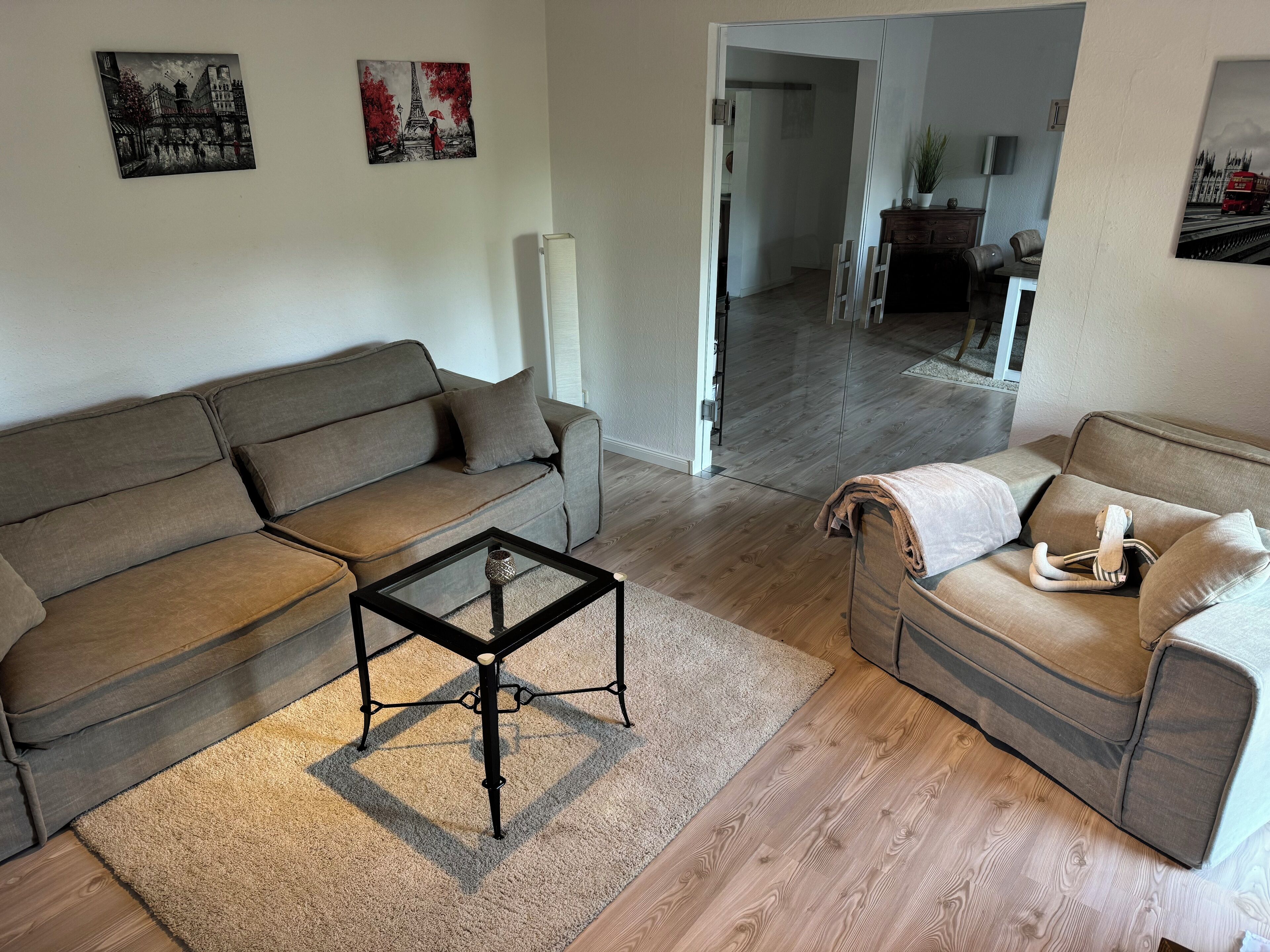 Smart TV, books, stereo