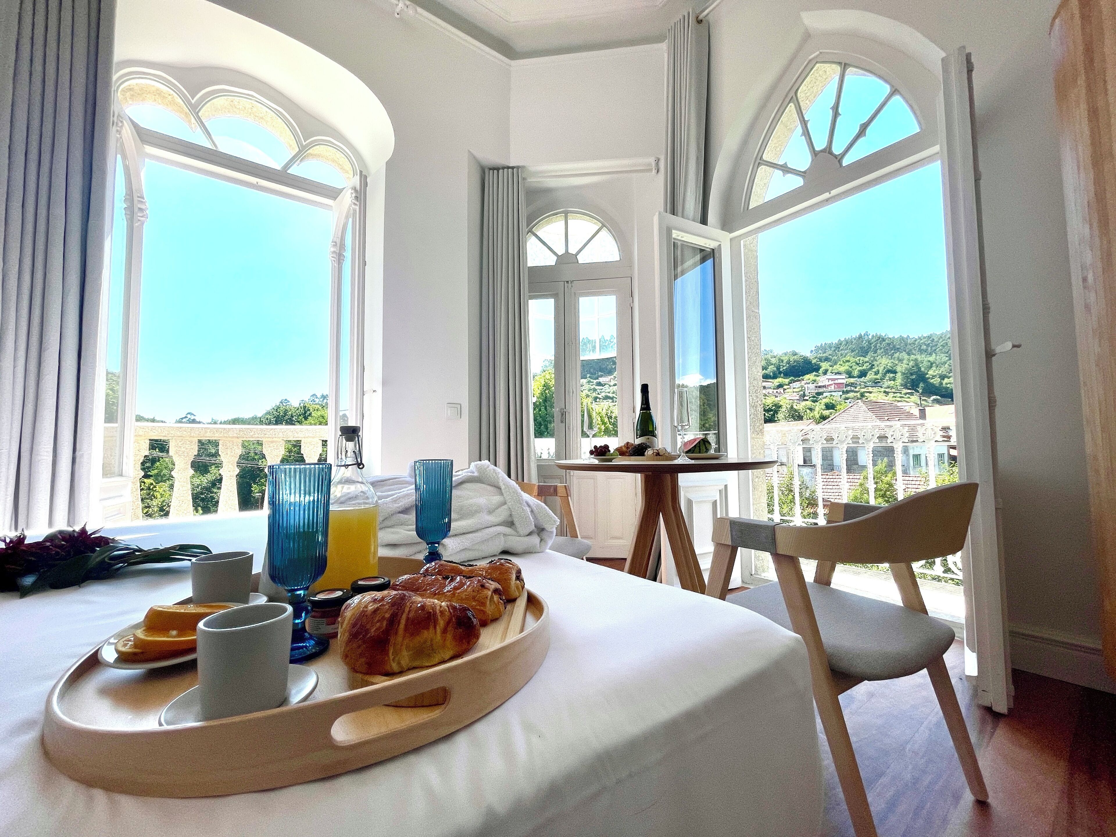 Deluxe Double Room, Private Bathroom, River View | In-room dining