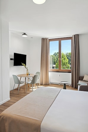 Suíte, 1 cama Queen e sofá-cama | 1 quarto, individualmente decorados, individualmente mobiliados