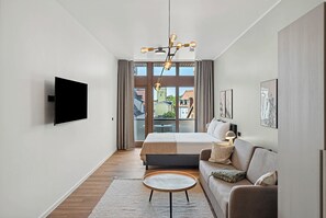 Comfort Suite with Balcony | Individually decorated, individually furnished, desk, laptop workspace
