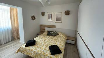 1 habitación, tabla de planchar con plancha, wifi y ropa de cama
