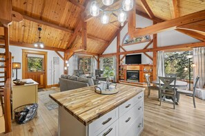 Interior - Whispering Pines Cabin (Rapid City)