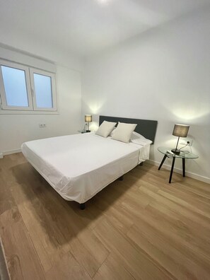 2 chambres, bureau, fer et planche à repasser, accès Internet