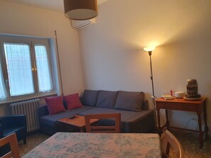 Living area - Tiburtina Station's comfy and cosy nest (Roma)