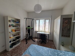 1 habitación, wifi y ropa de cama