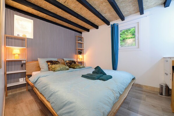 3 chambres, fer et planche à repasser, Wi-Fi gratuit, draps fournis