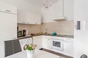 标准公寓式客房 | 私人厨房 | 冰箱、烤箱、炉灶、洗碗机