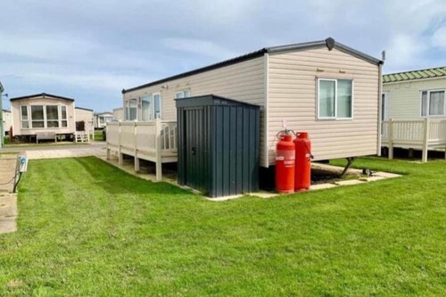 Lodge - Sleeps 6 - Patio - Parking - Beach Close