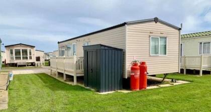 Lodge - Sleeps 6 - Patio - Parking - Beach Close