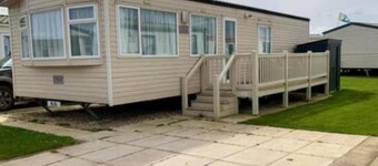 Lodge - Sleeps 6 - Patio - Parking - Beach Close
