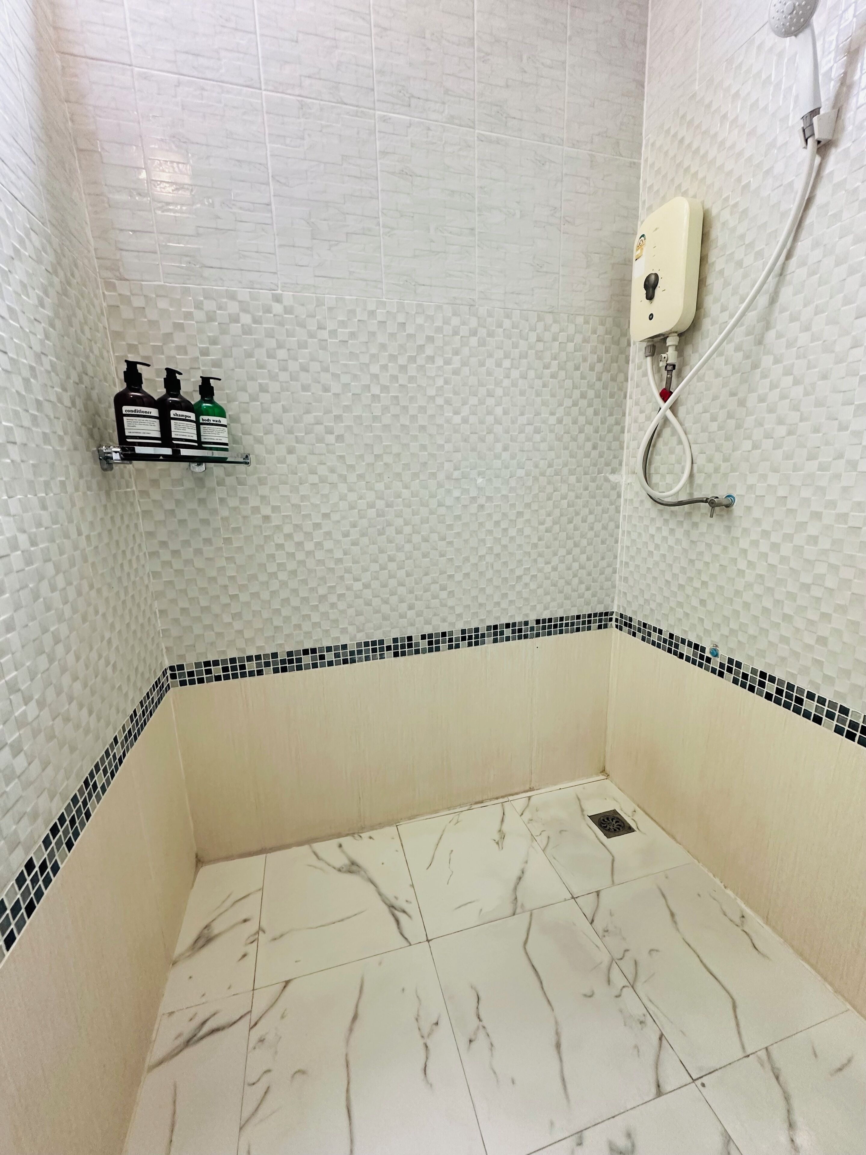 Standard Room, 1 Queen Bed, Private Bathroom, City View | Bathroom | Shower, free toiletries, hair dryer, towels