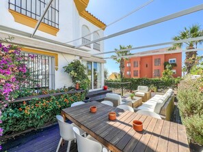 Outdoor dining - Stunning townhouse with garden in Estepona (Estepona)