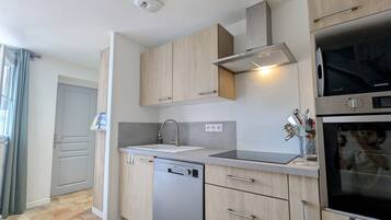 Fridge, microwave, dishwasher