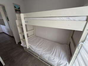 2 bedrooms, free WiFi - T3 Apartment with Large Terrace and View of the Albères (Argelès-sur-Mer)