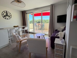 TV - T3 Apartment with Large Terrace and View of the Albères (Argelès-sur-Mer)