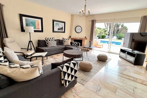 Beautiful Villa With Pool Scenic Views Sleeps 8