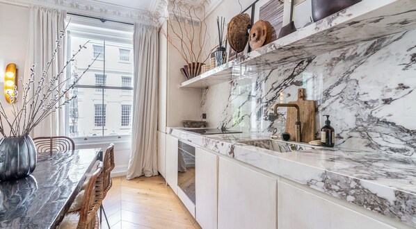 Oven, stovetop, dishwasher