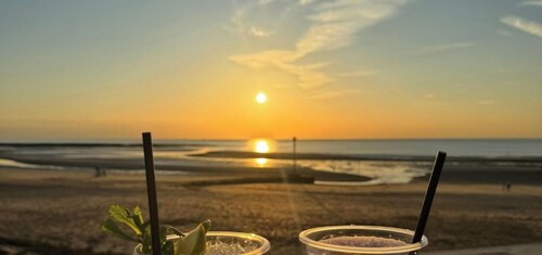 Relax just a short stroll from Viking Bay in this charming seaside cottage. Perfect for couples or small families, with stylish décor, modern comforts, and a private courtyard for sunny breakfasts or evening drinks.