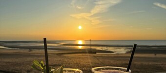 Relax just a short stroll from Viking Bay in this charming seaside cottage. Perfect for couples or small families, with stylish décor, modern comforts, and a private courtyard for sunny breakfasts or evening drinks.