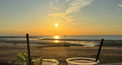 Relax just a short stroll from Viking Bay in this charming seaside cottage. Perfect for couples or small families, with stylish décor, modern comforts, and a private courtyard for sunny breakfasts or evening drinks.