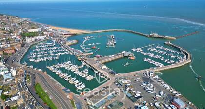 Starfish Cottage is a charming retreat in Broadstairs, sleeping six, 30 seconds from the beach