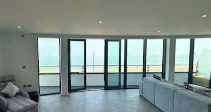 This apartment is a 2 bedroom(s), 2 bathrooms, located in Ramsgate, England.