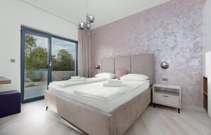 4 bedrooms, iron/ironing board, travel crib, free WiFi